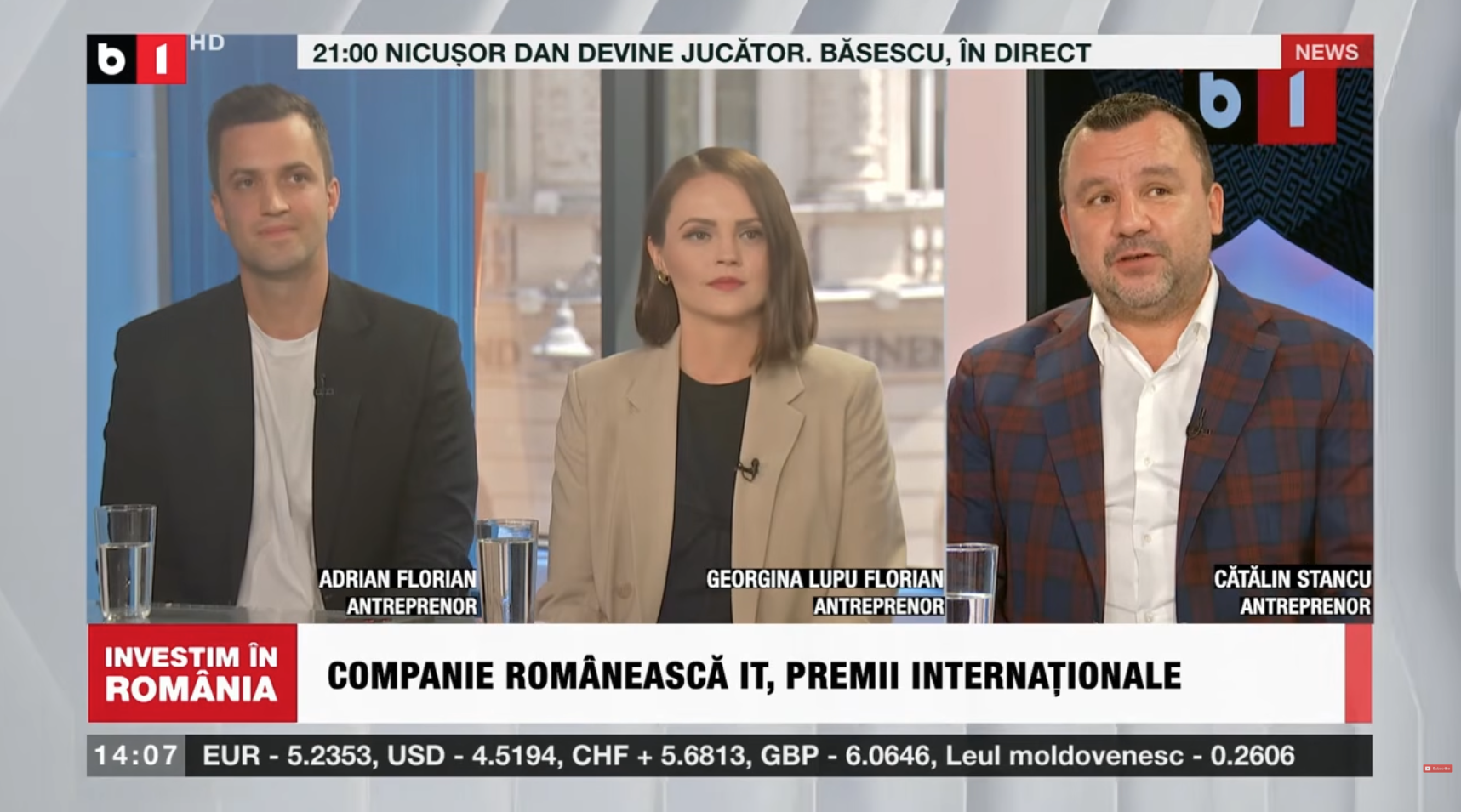 Split screen from B1 TV's "Investim în România" with Adrian Florian, Georgina Lupu Florian and commentator Cătălin Stancu, under the caption "Companie românească IT, premii internaționale" (Romanian IT company, international awards)